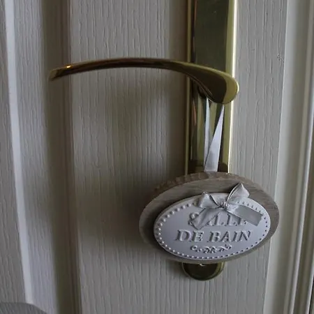 L'heure Bleue Et D'hôtes